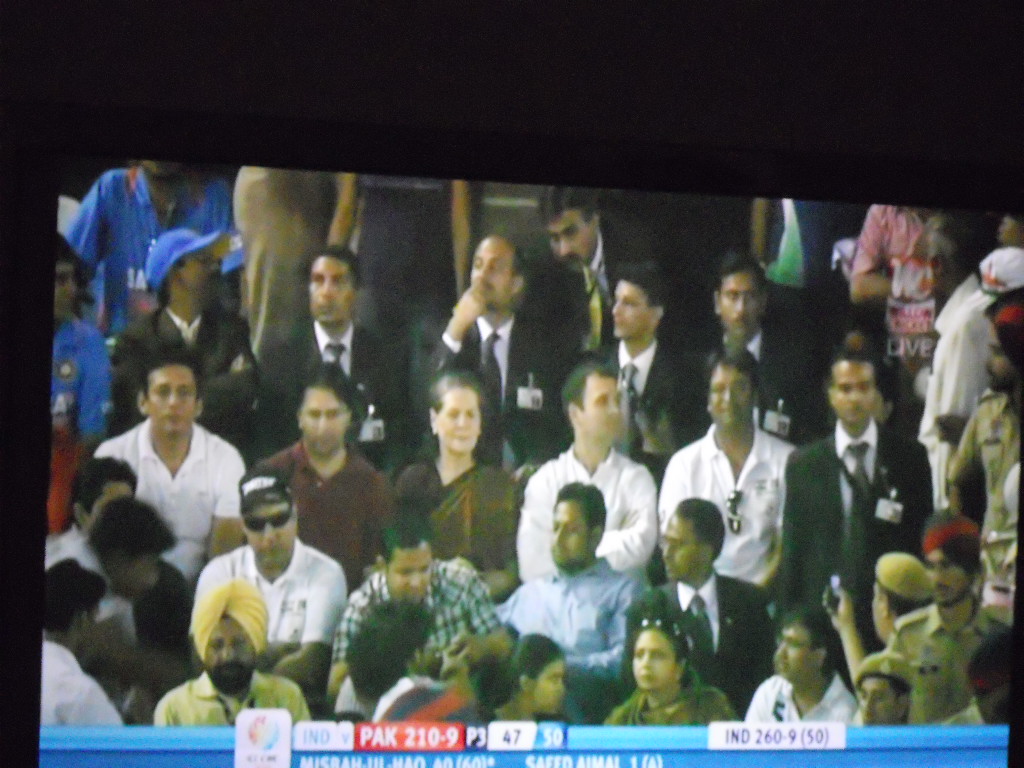 ind-pak-semi-final-world-cup-sonia-rahul-gandhi-watching-match