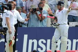 Bell-O-Drama – Ian Bells’ Run Out, MS Dhoni Recall makes headlines, tweets and expert comments