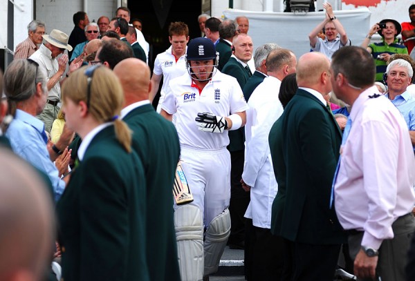 ian_bell_run_out_dhoni_trent_bridge