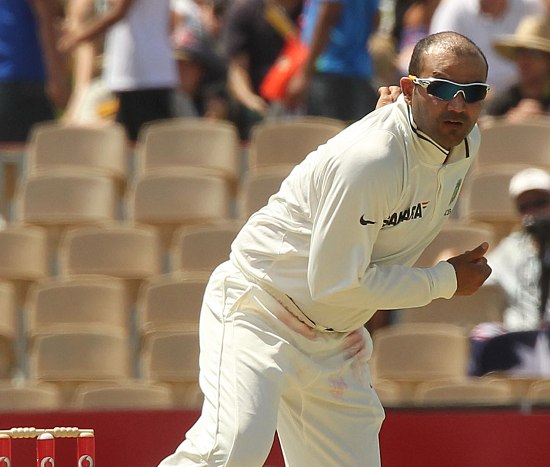Virender Sehwag bowls in 4th Test, Adelaide, 1st day