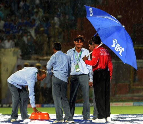 Drizzle interrupted the match between Rajasthan and Chennai
