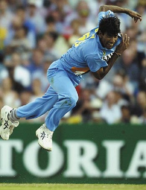 Lakshmipathy Balaji in bolwing action