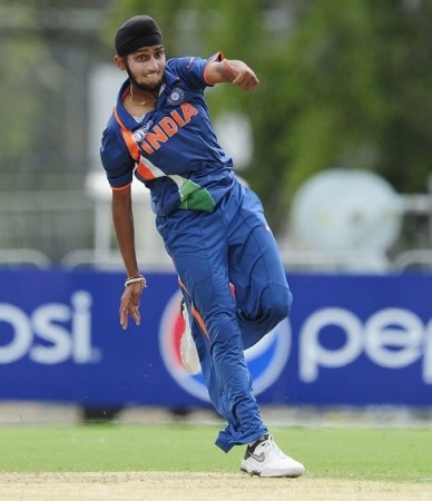 Harmeet bowls Cricket World Cup Final Harmeet bowls Cricket World Cup Final