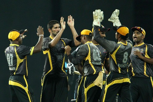 Sohail Tanvir celebratesKamran's-wicket Sohail Tanvir celebratesKamran's-wicket