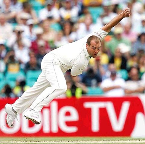 Jacques Kallis is the only cricketer in the history to hold more than 250 wickets both in ODI and Test matches